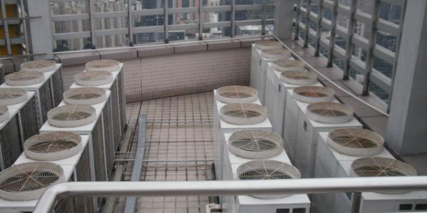 水安裝中央空調(diào)安裝麻煩嗎？會漏水嗎？