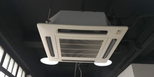 吸頂式中央空調有哪些優(yōu)缺點？