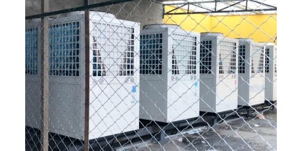 空氣能熱泵走進(jìn)學(xué)校，為學(xué)生帶來(lái)24小時(shí)不間斷熱水體驗(yàn)