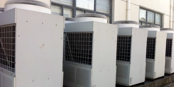 如何應(yīng)對(duì)校園出現(xiàn)“天價(jià)”熱水？空氣能熱水器讓師生用水更安心！